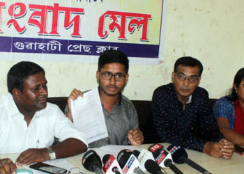 প্ৰাপ্য আদায় নিদিলে পুনৰ ৪০ হাজাৰ শিক্ষকে ৰাজপথ কপোৱা হুংকাৰ প্ৰাথমিক টেট উৰ্ত্তীণ শিক্ষকসমাজৰ