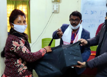 বোকাখাতত মহিলাক বিত্ত টুল কিট প্ৰদান