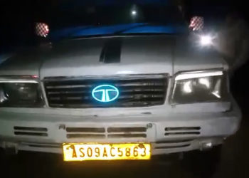 হোজাইত চোৰাং গৰু ভৰ্তি টাটা মোবাইল দুৰ্ঘটনাগ্ৰস্থ