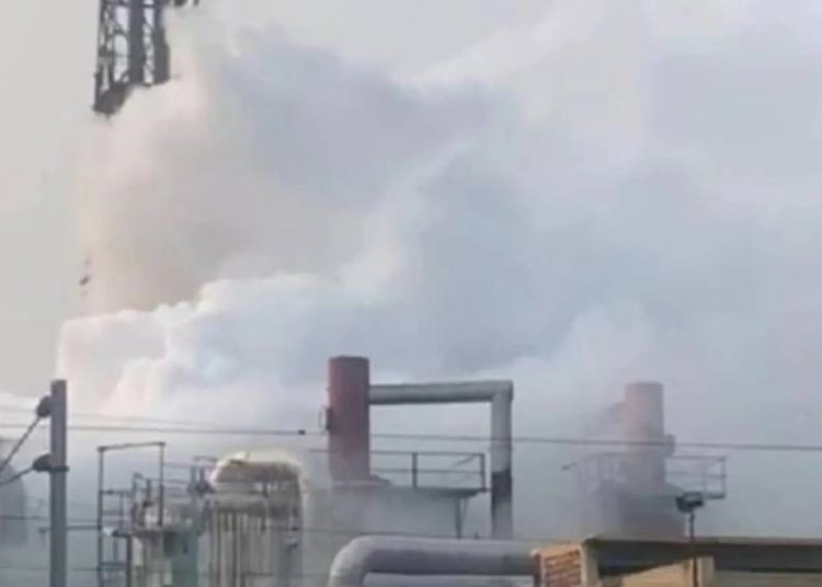 গুজৰাটৰ ঔদ্যোগিক পামত টেঙ্কাৰৰ পৰা ৰাসায়নিক নিৰ্গত হৈ মৃত্যু ৬, আহত ২০