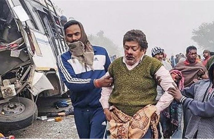 ঝাড়খণ্ডত ভয়ংকৰ পথ দুৰ্ঘটনা : বাছ-ট্রাকৰ মুখামুখী সংঘর্ষত হতাহত ৪৩