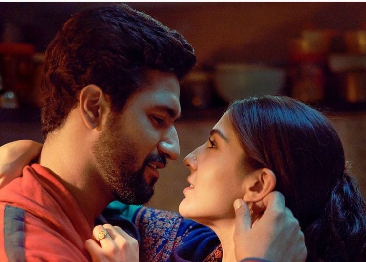 ইন্দোৰৰ ৰাষ্টাত বিকি কৌশল-সাৰা আলী খান, সমাপ্ত হৈছে তাৰকাদ্বয়ৰ নতুন ছবিৰ শ্বুটিং 1 ইন্দোৰৰ ৰাষ্টাত বিকি কৌশল-সাৰা আলী খান, সমাপ্ত হৈছে তাৰকাদ্বয়ৰ নতুন ছবিৰ শ্বুটিং