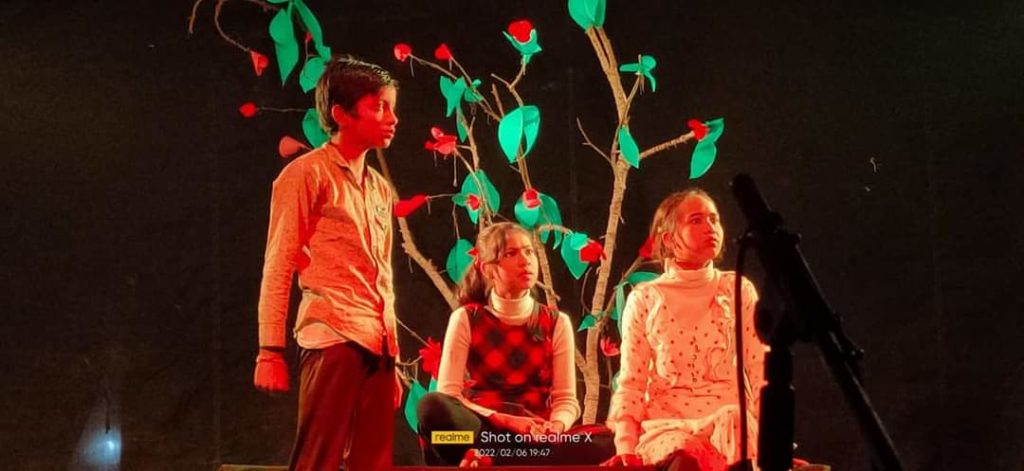 ধোদাং বিষ্ণু জ্যোতি কলা নিকেতনৰ প্ৰেক্ষাগৃহত মঞ্চস্থ হোৱা শিশু নাট