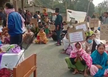 ক্ষুব্ধ জনতাই প্ৰতিবাদ সাবস্ত্য কৰিলে শিলচৰ-আইজল ৰাষ্ট্ৰীয় ঘাইপথতঃ