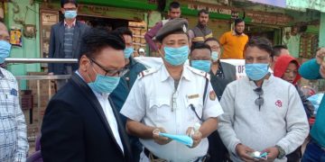 ডিফু প্ৰেছ ক্লাৱৰ উদ্যোগত মাস্ক, ছেনিটাইজাৰ বিতৰণ