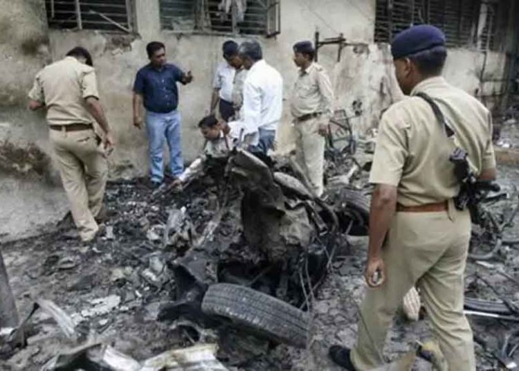 ব্ৰেকিং : আহমেদাবাদ বিস্ফোৰণ গোচৰত ৩৮ জনক ফাঁচি, ১১ জনক যাৱজ্জীৱন কাৰাদণ্ড