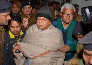 পুনৰ জে’ললৈ লালু : পশুখাদ্য গোচৰত ৫ বছৰৰ কাৰাদণ্ড, ৬০ লাখ জৰিমনা