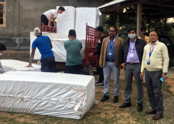 ডিফু এছবিআই-এ মেট্ৰেছ প্ৰদান ধনশিৰি অনাথ আশ্ৰমক