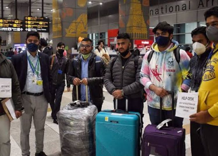 ১৮-৬০ বছৰীয়া পুৰুষসকলে নোৱাৰে ইউক্রেইন এৰিব