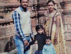 মাওবাদীয়ে অপহৰণ কৰা স্বামীক বিচাৰি কোঁচত শিশুকন্যাক লৈ অৰণ্যত পত্নী!