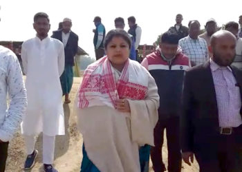 মুখ্যমন্ত্ৰীলৈ অমাৰ্জিত মন্তব্য : লেখিকা শিখা শৰ্মাৰ বিৰুদ্ধে এজাহাৰ ডবকা থানাত