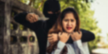 নুনমাটিত দুৰ্বৃত্তৰ আক্ৰমণ; ডিঙি কাটি লৈ গল ধন-ফোন