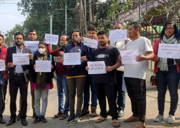সাংবাদিকৰ ওপৰত আৰক্ষীৰ আক্ৰমণ : গুৱাহাটী প্ৰেছ ক্লাবত কৰ্তব্যৰত সাংবাদিকৰ প্ৰতিবাদ