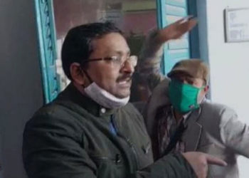 স্কুলৰ ভিতৰতে হতাহতি ২ শিক্ষকৰ, ভাইৰেল ভিডিঅ’