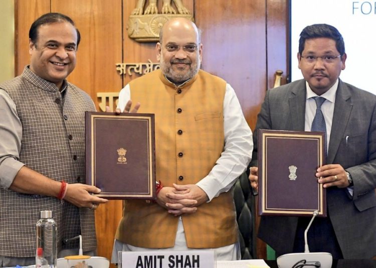 অসম-মেঘালয় সীমা সমস্যা সমাধানৰ ঐতিহাসিক চুক্তি স্বাক্ষৰ দুই মুখ্যমন্ত্ৰীৰ: