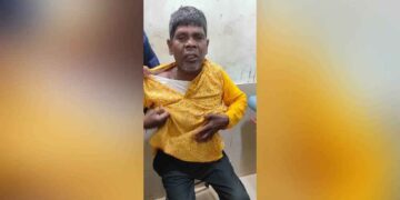 গাড়ী দুর্ঘটনাত আহত ‘কাঁচা বাদাম’ খ্যাত ভুৱন বাদ্যকৰ