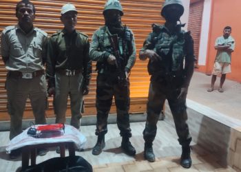 খটখটীত যাত্ৰীবাহী বাছৰ পৰা পিষ্টল উদ্ধাৰ