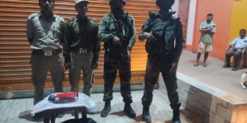 খটখটীত যাত্ৰীবাহী বাছৰ পৰা পিষ্টল উদ্ধাৰ
