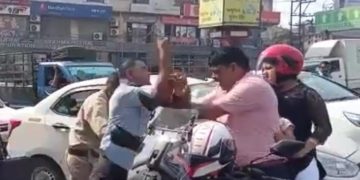 গুৱাহাটীত মটৰ চাইকেল আৰোহীক প্ৰহাৰ কৰা আৰক্ষী জোঁৱানক নিলম্বন