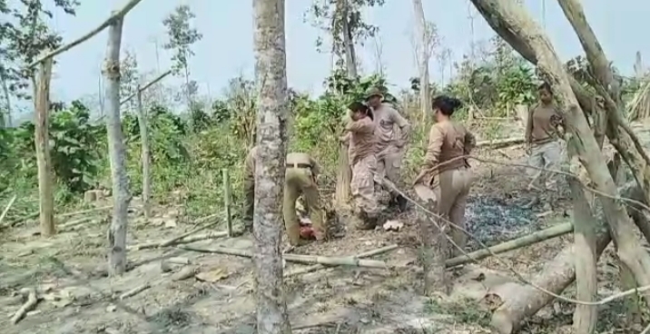 ডিফু-লামডিঙ পথৰ ১১ কিলোত আজি অবৈধ বেদখলকাৰীৰ বিৰুদ্ধে পুণৰ বনবিভাগৰ উচ্ছেদ 1 ডিফু-লামডিঙ পথৰ ১১ কিলোত আজি অবৈধ বেদখলকাৰীৰ বিৰুদ্ধে পুণৰ বনবিভাগৰ উচ্ছেদ