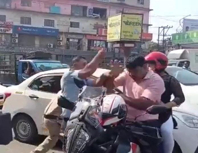 বিকি প্ৰসাদ গুপ্তাক স-সন্মানে জেলৰ পৰা ঘূৰাই অনা নিৰ্দেশ ডিজিপি ভাস্কৰ জ্যোতি মহন্ত