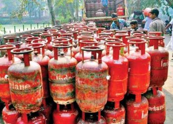 জনতাক মাধমাৰ; ৫০টকাকৈ ৰন্ধন গেছৰ মূল্য বৃদ্ধি