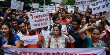 সৰ্বশিক্ষা মিছন সঞ্চালকালয় ঘেৰাও কৰিবলৈ অহা টেট উৰ্ত্তীণ শিক্ষকক বিভিন্ন স্থানত আৰক্ষীৰ বাধা