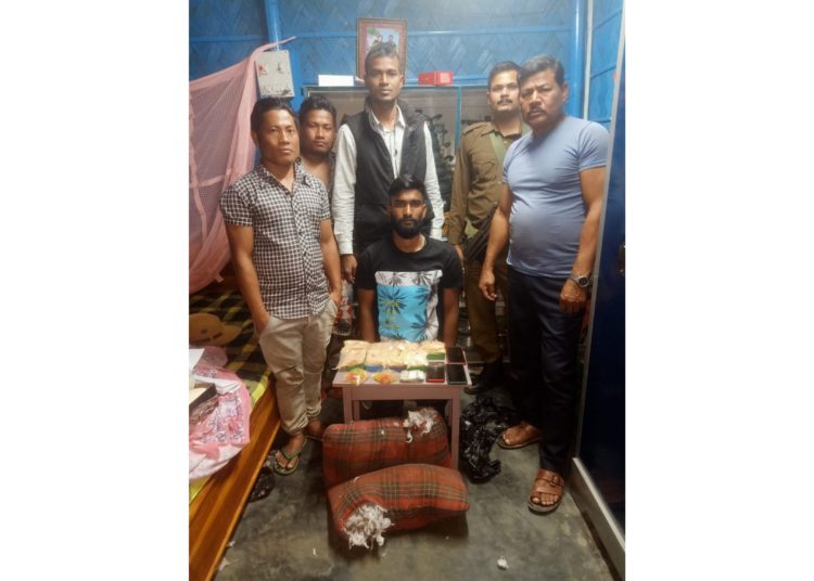 খটখটীত গাৰোৰ ভিতৰত লুকুৱাই ৰখা অৱস্থাত সন্দেহযুক্ত হেৰ’ইন উদ্ধাৰ