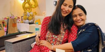 কেটৰিণা কাইফক কোলাত লৈ নাৰী দিৱস উদযাপন কৰিলে বিকি কৌশলৰ মাতৃয়ে