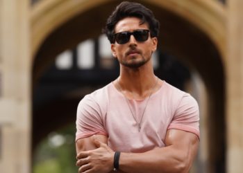 টাইগাৰ শ্ৰফৰ পুৰণি ভিডিঅ’ ভাইৰেল, শকত টাইগাৰে বালিচৰত কৰিছে অনুশীলনঃ