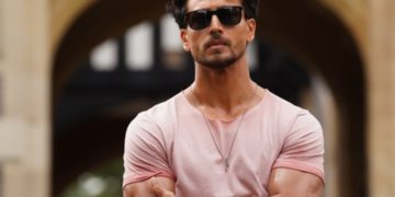 টাইগাৰ শ্ৰফৰ পুৰণি ভিডিঅ’ ভাইৰেল, শকত টাইগাৰে বালিচৰত কৰিছে অনুশীলনঃ