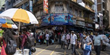 পাউৰুটি ১৩০ টকা, পেট্র’ল ২৫৪ টকা প্রতি লিটাৰ ! মূল্যস্ফীতিত কাহিল অৱস্থা শ্ৰীলংকাৰ