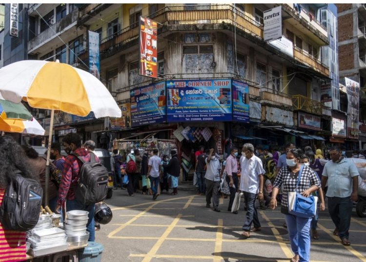 পাউৰুটি ১৩০ টকা, পেট্র'ল ২৫৪ টকা প্রতি লিটাৰ ! মূল্যস্ফীতিত কাহিল অৱস্থা শ্ৰীলংকাৰ 1 পাউৰুটি ১৩০ টকা, পেট্র’ল ২৫৪ টকা প্রতি লিটাৰ ! মূল্যস্ফীতিত কাহিল অৱস্থা শ্ৰীলংকাৰ