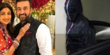 বিশেষ হুডি পৰিধান কৰি মানুহৰ পৰা হাত সাৰিবলৈ চেষ্টা ৰাজ কুন্দ্ৰাৰঃ