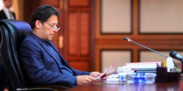 পাকিস্তানত গাদীচ্যুত হোৱাৰ দিশে ইমৰান খানৰ চৰকাৰ, সংগ এৰি বিৰোধী শিবিৰত প্রধান সঙ্গী দল