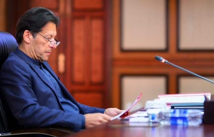 পাকিস্তানত গাদীচ্যুত হোৱাৰ দিশে ইমৰান খানৰ চৰকাৰ, সংগ এৰি বিৰোধী শিবিৰত প্রধান সঙ্গী দল