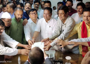 ৰিপুন বৰা মনোনয়ন দাখিল; শ্বেৰমানে কংগ্ৰেছৰ প্ৰাৰ্থীক ৰাজ্যসভাত ভোট দিব