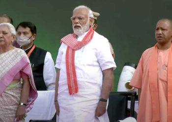 দুগৰাকী উপ-মুখ্যমন্ত্ৰীৰে দ্বিতীয়বাৰৰ বাবে উত্তৰ প্রদেশৰ মুখ্যমন্ত্রী হিচাবে শপত গ্ৰহণ যোগীৰ