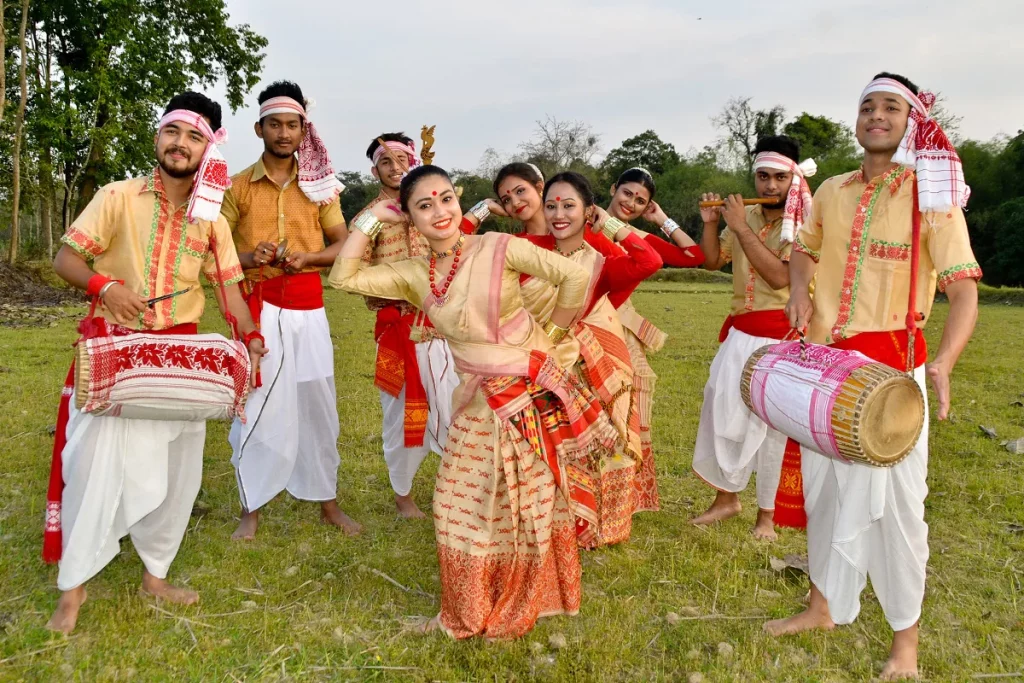 প্ৰকৃতি প্ৰেমৰ পৰা বিশ্ব প্ৰেমৰ বাণী বিলাও আহক এই ব'হাগতে: 3 ব'হাগ