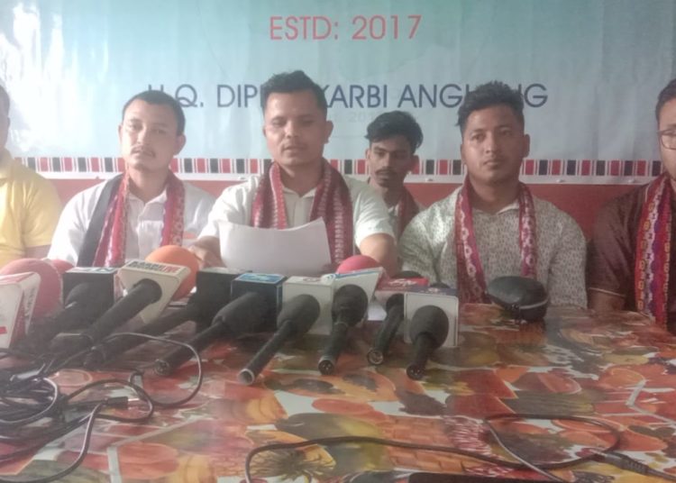 গোৰ্খা সকলৰ তিনিদফীয়া দাবী সন্দৰ্ভত ডিফুত আগছুৰ সংবাদমেল 1 গোৰ্খা সকলৰ তিনিদফীয়া দাবী সন্দৰ্ভত ডিফুত আগছুৰ সংবাদমেল