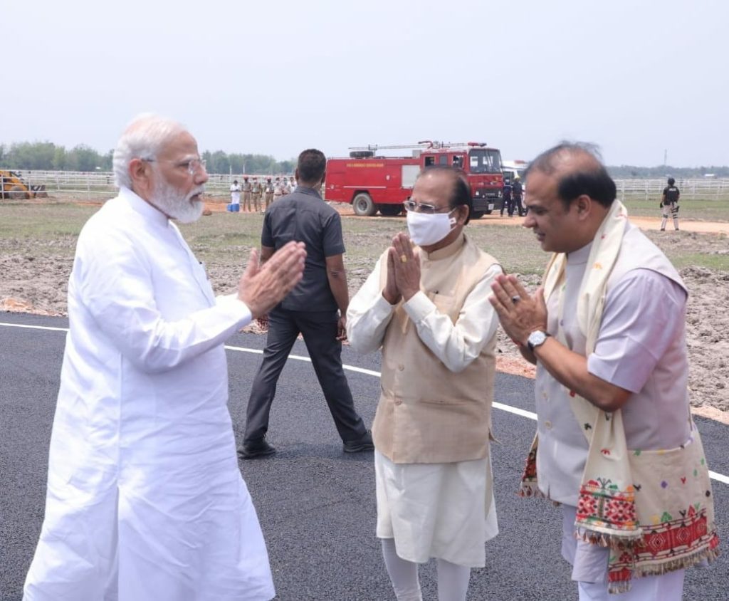 স্বাধীনতাৰ অমৃত কালত কাৰ্বি আংলঙে শান্তি আৰু উন্নয়নৰ এক নতুন ভৱিষ্যতৰ দিশে আগবাঢ়িছে : মোদী 3 কাৰ্বি আংলঙে শান্তি আৰু উন্নয়নৰ এক নতুন ভৱিষ্যতৰ দিশে আগবাঢ়িছে : মোদী