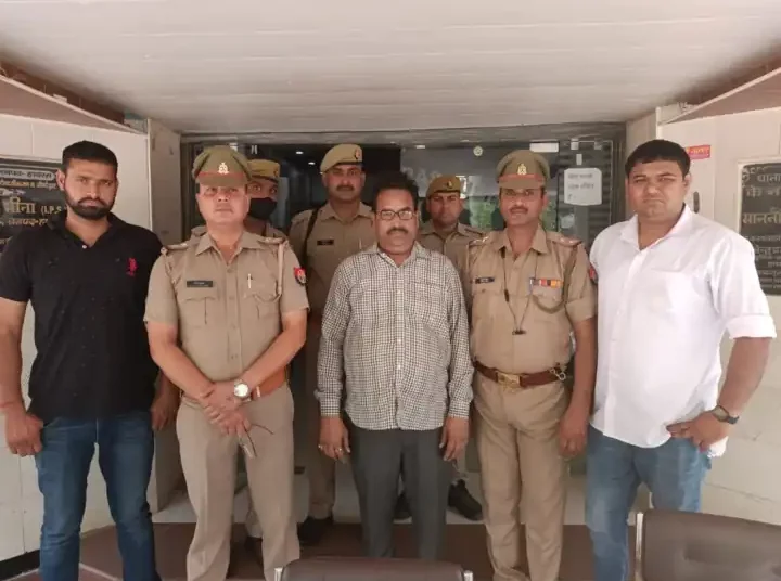 ৩৩ বছৰ ধৰি ভুৱা পৰিচয়েৰে লুকাই আছিল ধর্ষণৰ শাস্তিপ্ৰাপ্ত আচামী! দিল্লীত গ্রেপ্তাৰ: 1 ৩৩ বছৰ ধৰি ভুৱা পৰিচয়েৰে লুকাই আছিল ধর্ষণৰ শাস্তিপ্ৰাপ্ত আচামী! দিল্লীত গ্রেপ্তাৰ: