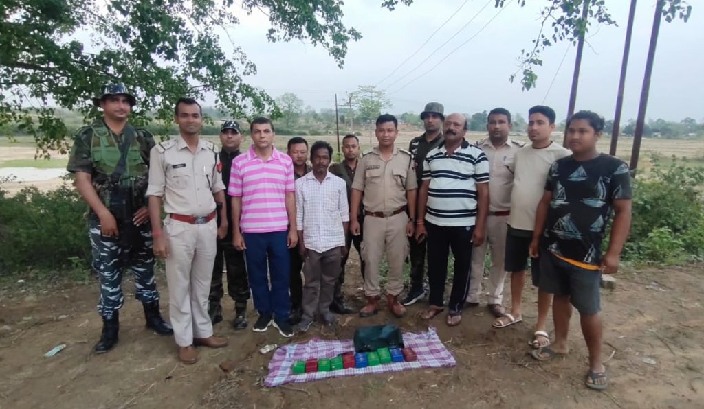 আৰক্ষীৰ বেহুৰ পলাব খোজোতেই ড্ৰাগছ সৰবৰাহকাৰীলৈ গুলী আৰক্ষীৰ: 3 ড্ৰাগছ সৰবৰাহকাৰীলৈ গুলী
