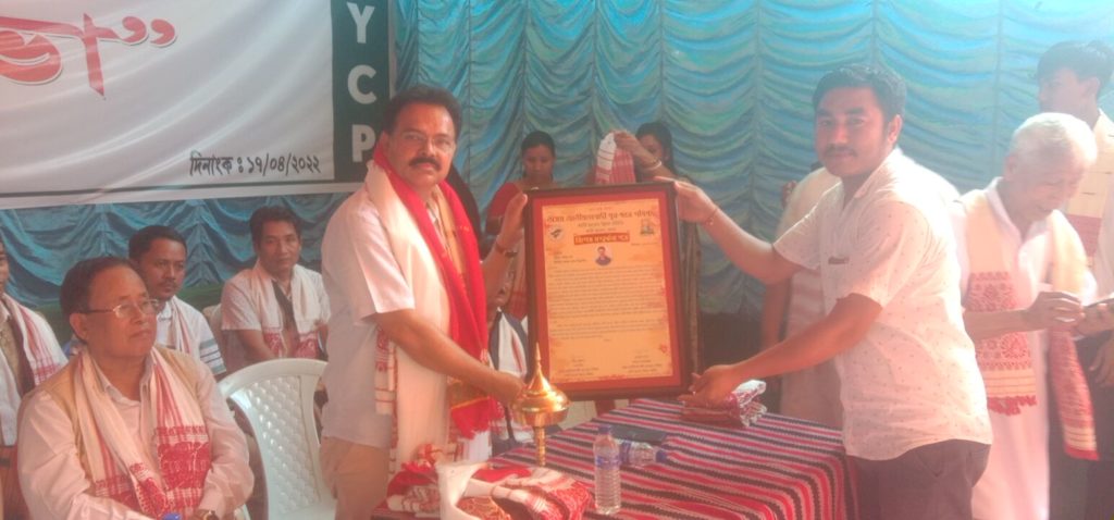 বোকাজানত অসম জাতীয়তাবাদী যুৱ ছাত্ৰ পৰিষদৰ স্থায়ী কাৰ্যালয়, পুথিভঁৰালৰ দুৱাৰ মুকলি 4 লেখক পৱিত্ৰ বৰা