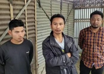 চিৰাং আৰক্ষীৰ সকীয়নিত ভয় খাই তিনি দুধৰ্ষ ডকাইতৰ আত্মসমৰ্পণঃ