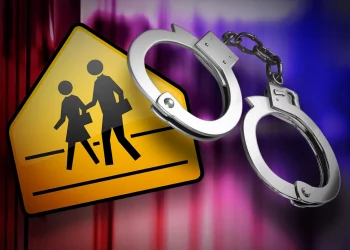 Teacher arrested for allegedly molesting minor student : 