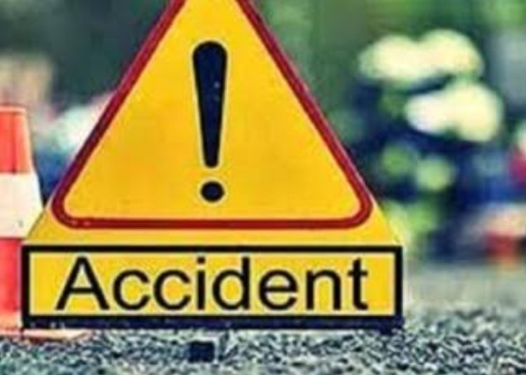 লখিমপুৰৰ চাউলধোৱাত পথ দুৰ্ঘটনাঃ নিহত ১ জন, আহত ২ জন-