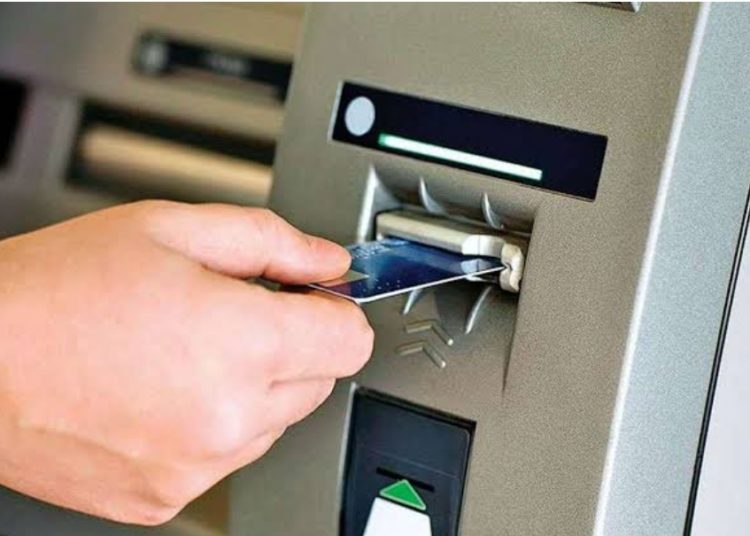 এতিয়াৰে পৰা আৰু এটিএমৰ পৰা টকা উলিয়াবলৈ নালাগে কার্ড!