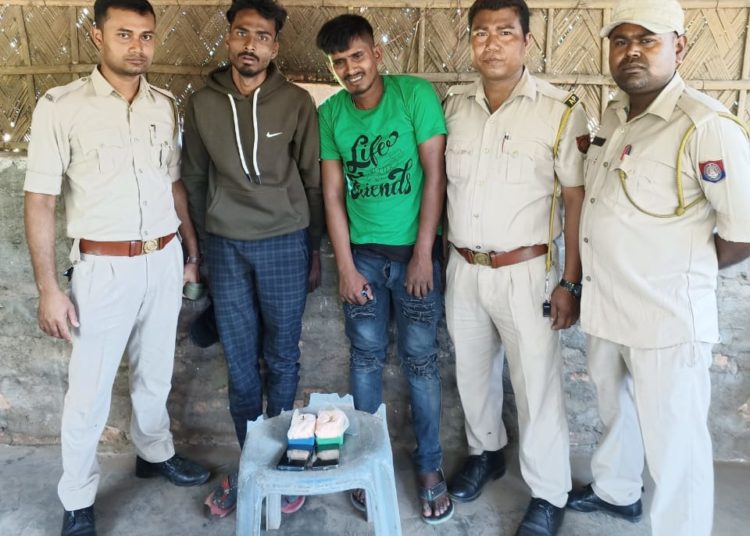 খটখটিত ড্ৰাগছ সহ দুজন আটক: 1 খটখটিত ড্ৰাগছ সহ দুজন আটক: