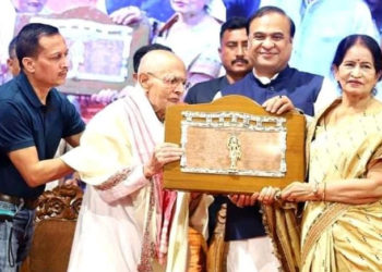 জ্ঞানপীঠ বঁটা গ্ৰহণ কৰি কাব্যঋষি নীলমণি ফুকনে কি ক’লে পঢ়ক